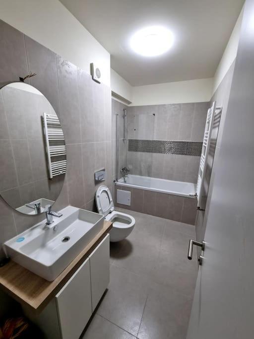 Apartament Cwa 1 Aeroport Отопени Экстерьер фото